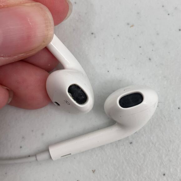Genuine Apple White Wired Plug In Lighting Cable Connection In Ear Headphones - Picture 3 of 4